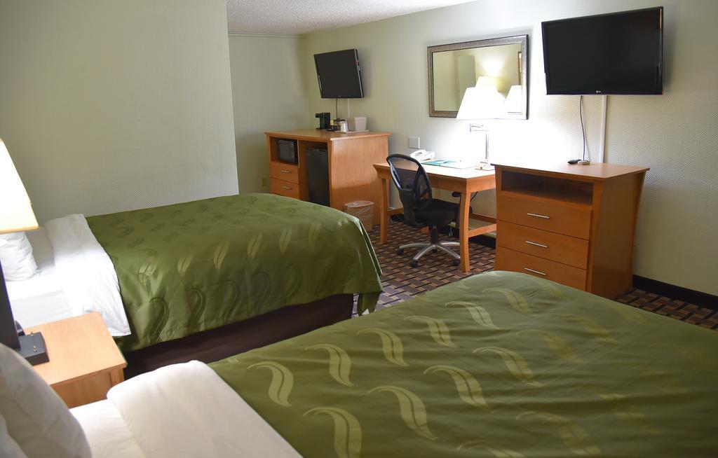 Quality Inn & Suites Near I-480 And I-29 Council Bluffs Exteriér fotografie