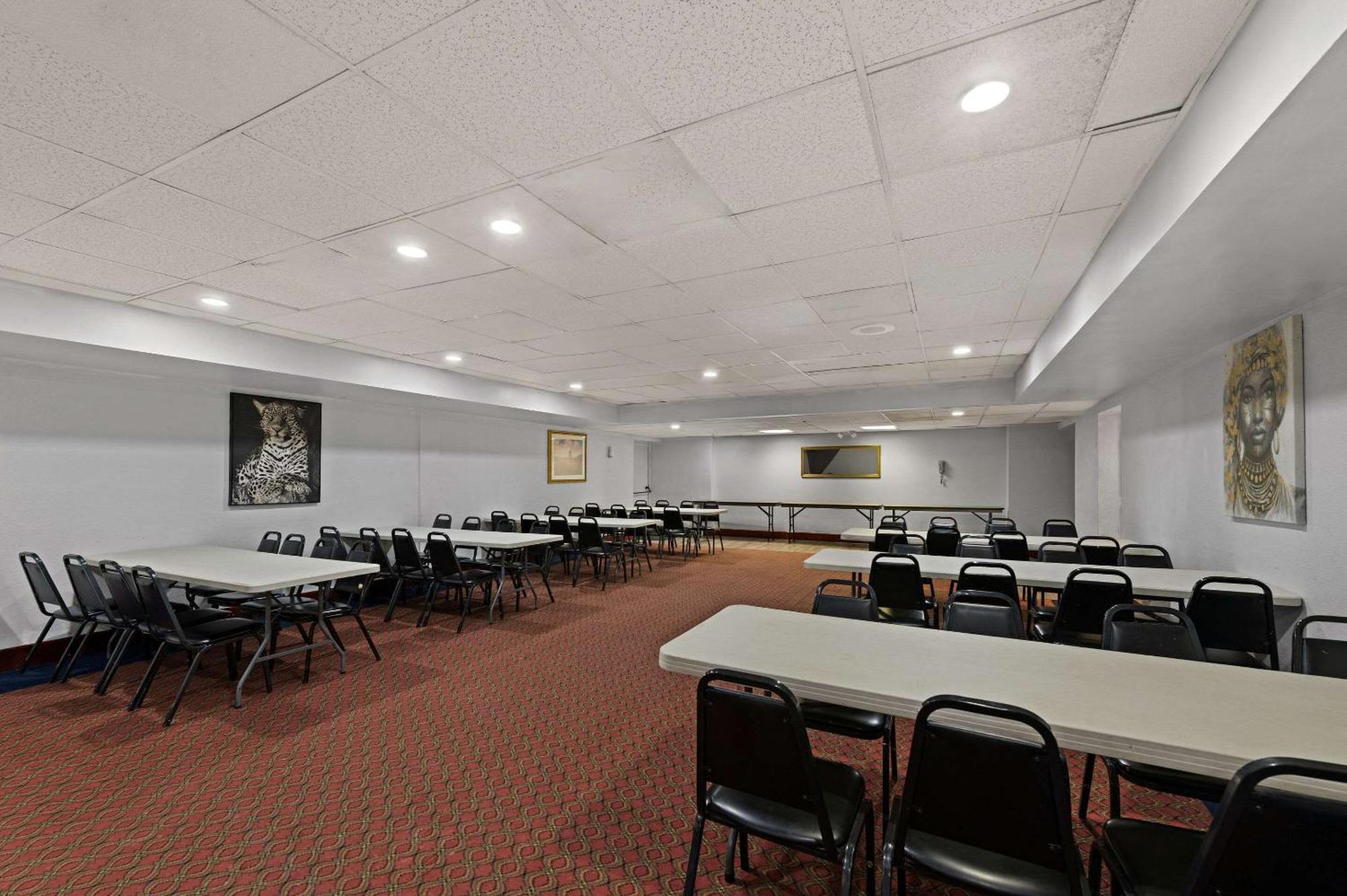 Quality Inn & Suites Near I-480 And I-29 Council Bluffs Exteriér fotografie