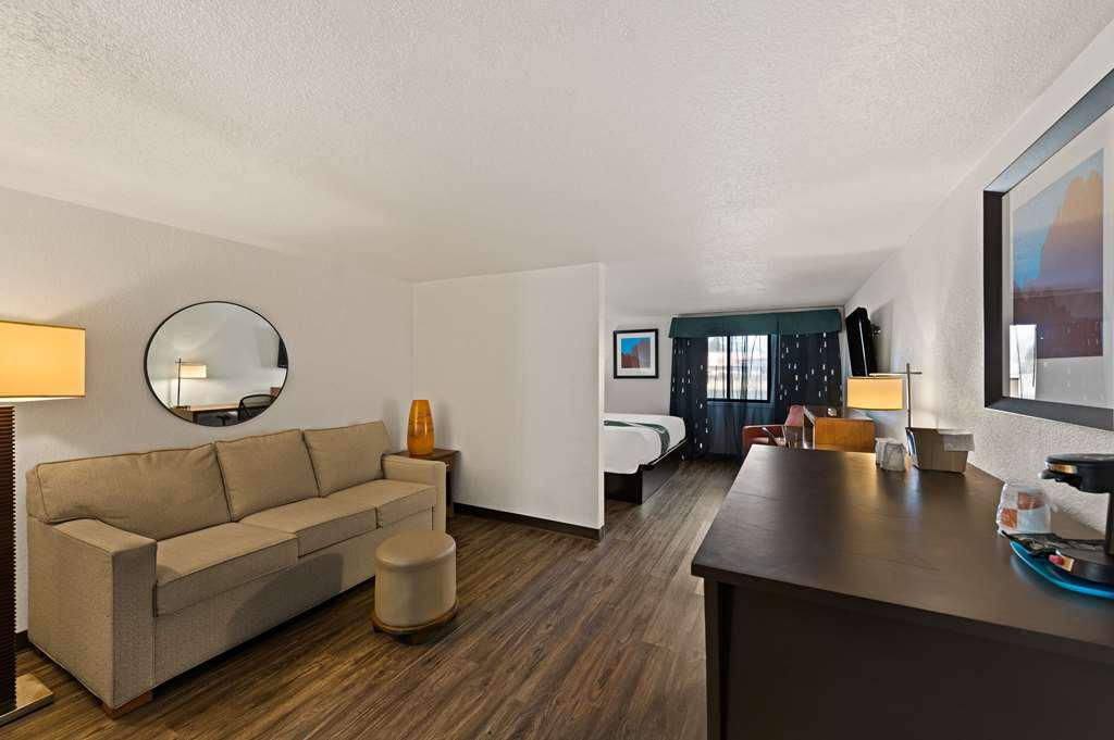 Quality Inn & Suites Near I-480 And I-29 Council Bluffs Pokoj fotografie