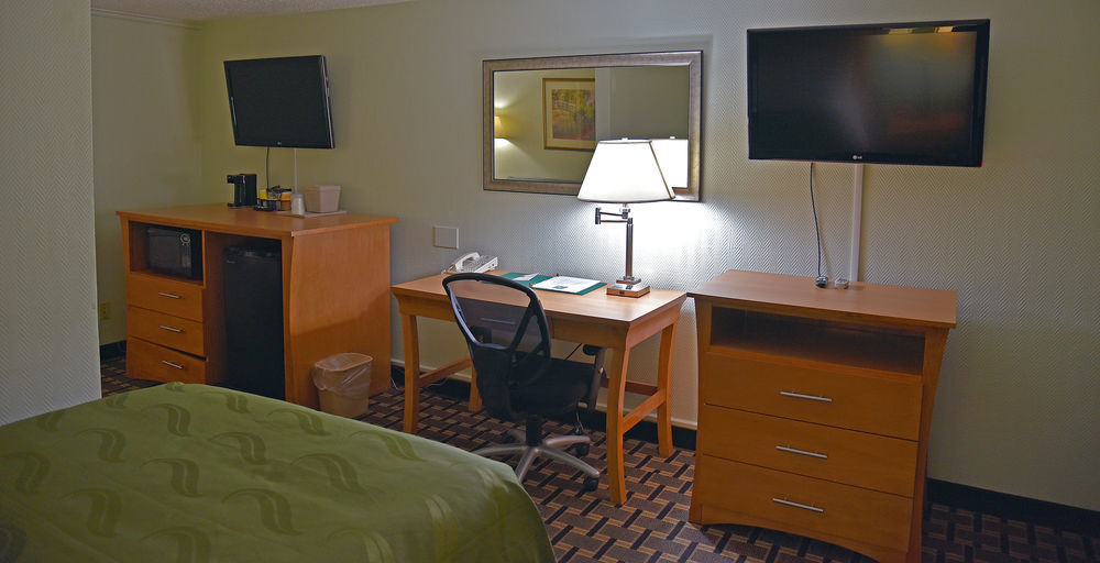 Quality Inn & Suites Near I-480 And I-29 Council Bluffs Exteriér fotografie