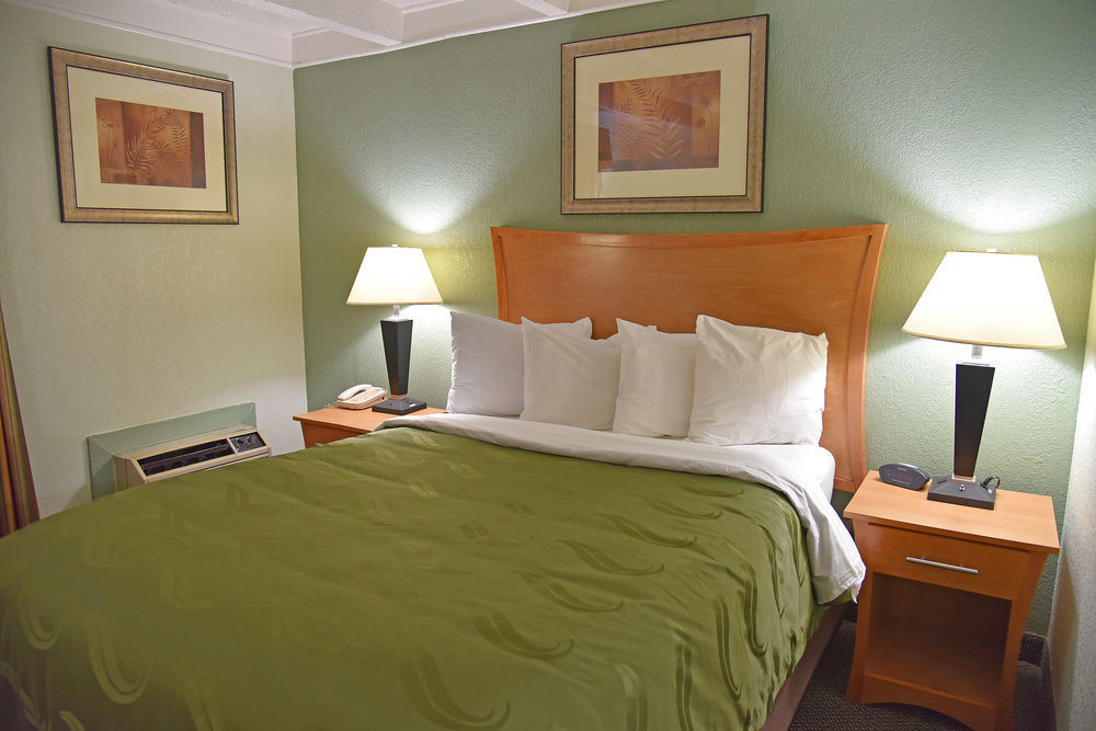 Quality Inn & Suites Near I-480 And I-29 Council Bluffs Exteriér fotografie