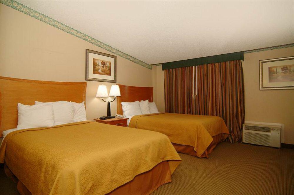 Quality Inn & Suites Near I-480 And I-29 Council Bluffs Exteriér fotografie